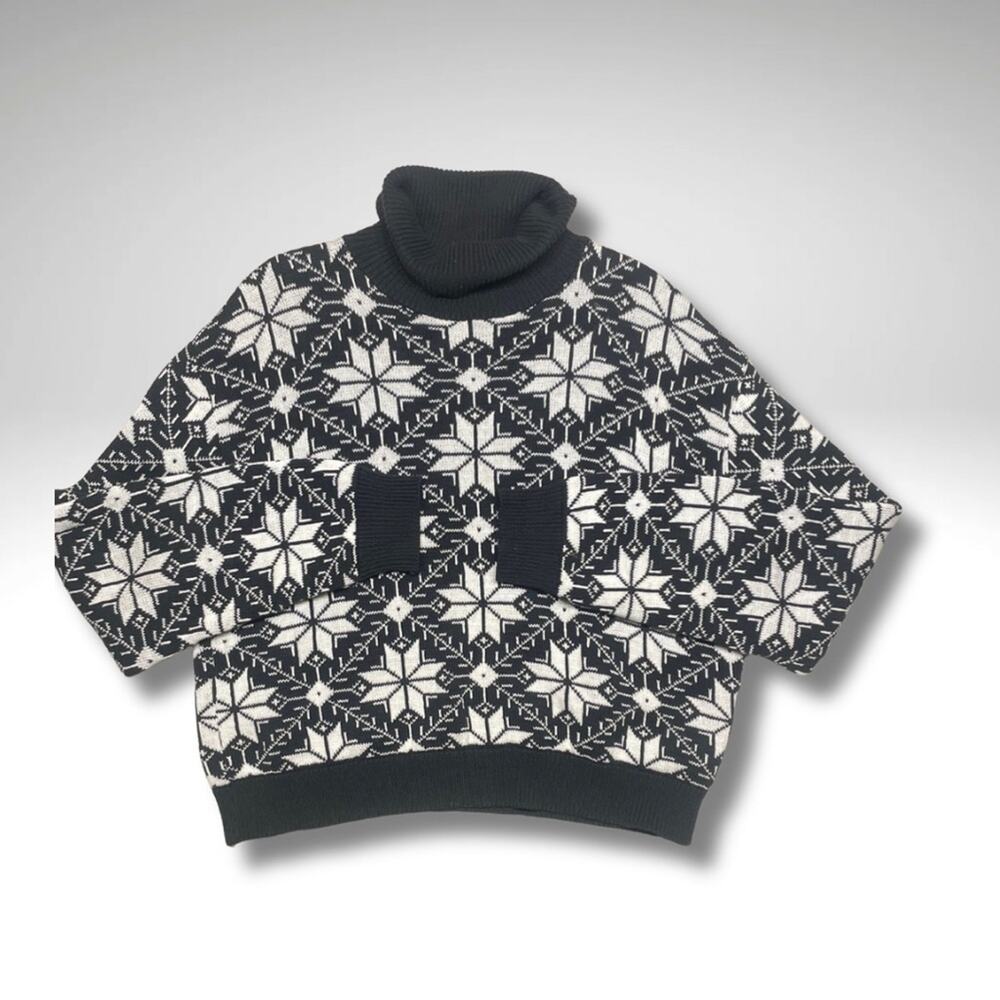 VTG Snowflake Turtleneck Scandinavian-style Sweater | Black & Cream Nordic Knit